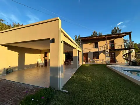 Casa de 3 Dormitorios con Pileta y Quincho en Country La Tatenguita