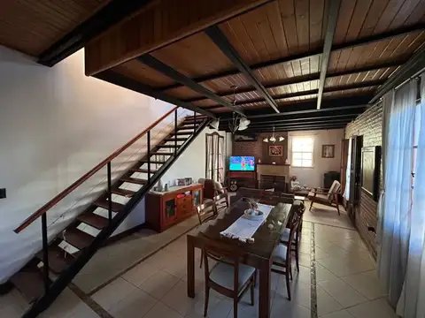 Casa de 3 Dormitorios con Pileta y Quincho en Country La Tatenguita
