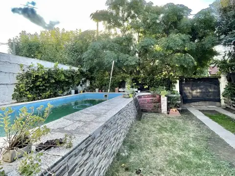 112 entre 3 y 5. Venta de Casa en Punta Lara, Ensenada.