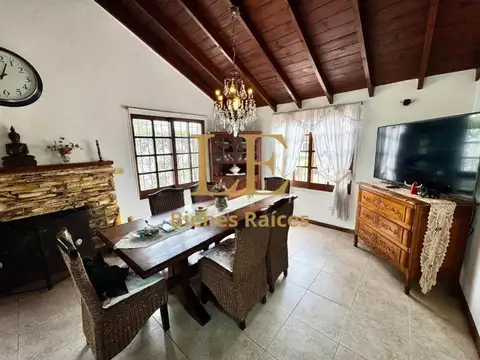 Casa en Venta con 4 cocheras