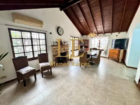 Casa 5 ambientes con 4 baños
