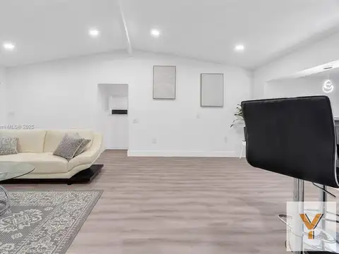 658 SW 1st