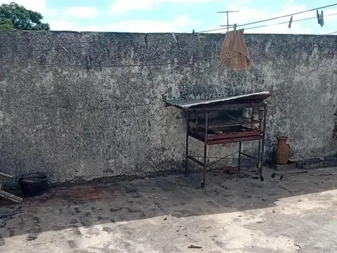 SE VENDE  CASA EN B° COLON, OPORTUNIDAD DE INVERSIÓN