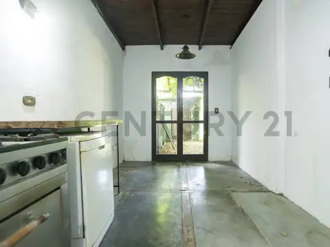 CASA EN VENTA EN CITY BELL DE 3 DORMITORIOS