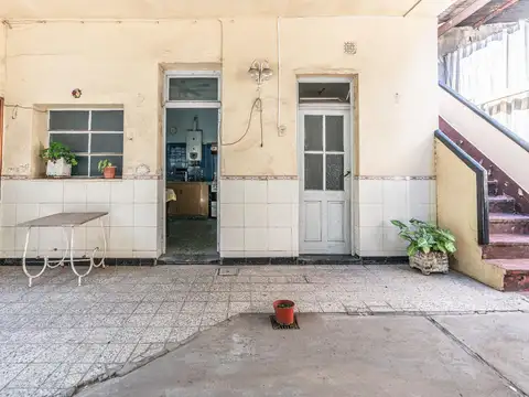 Local en Venta 64 años