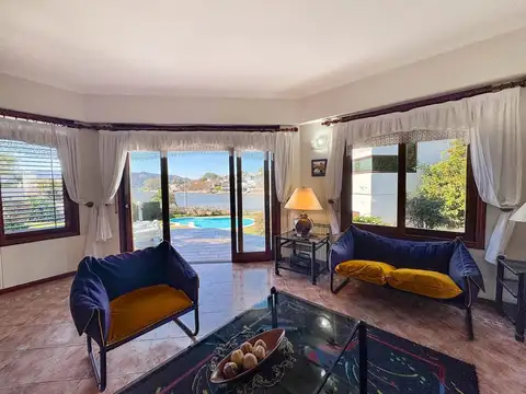 Casa 5 ambientes con 3 baños