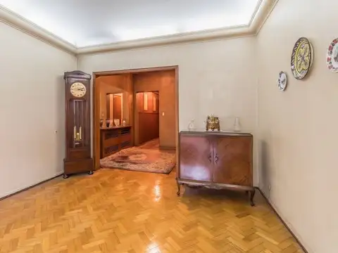 Venta - Semipiso con balcón y baulera - Edif. de Categoría - Almagro