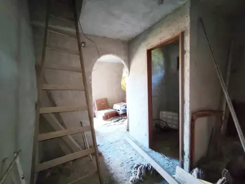 Casa 6 ambientes con 2 baños