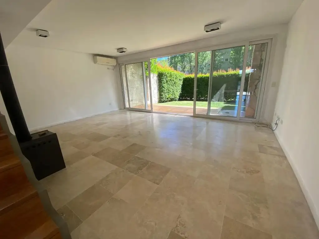 Casa en Alquiler - 2 dormitorios -