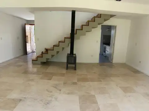 Casa en Alquiler con cochera