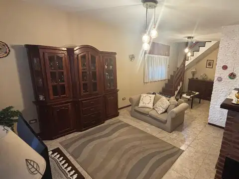 Casa 5 ambientes con 3 baños