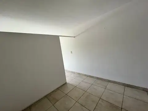 Av Altube 2200, Piso 1