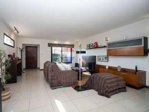 Casa 7 ambientes con 4 baños