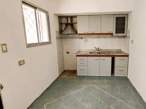 Depto Tipo Casa en Alquiler en Valentin Alsina, $ 590.000