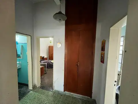 Casa 6 ambientes con 2 baños
