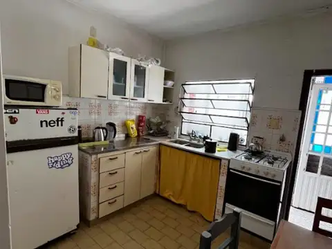 Casa en venta - 3 Dormitorios 2 Baños - La Plata