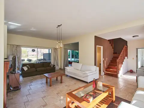 Casa 5 ambientes con 3 baños