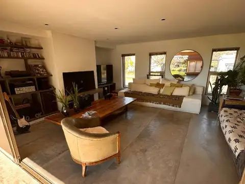 Casa 5 ambientes con 2 baños