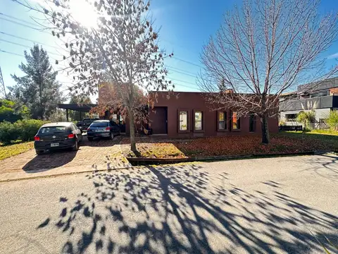 Excelente casa 3 dorm+dep+altillo+galeria + parrilla+ coch. 