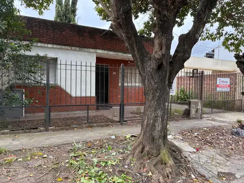 VENTA CASA A RECICLAR. Ayolas al 1700. Quilmes Oeste
