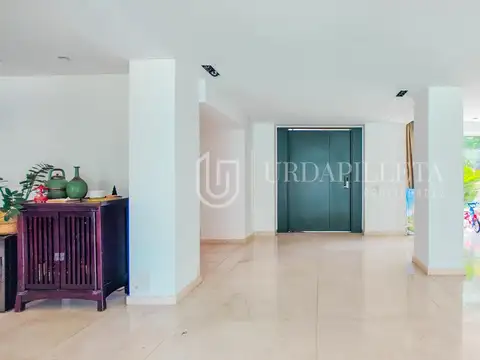Casa 8 ambientes con 5 baños
