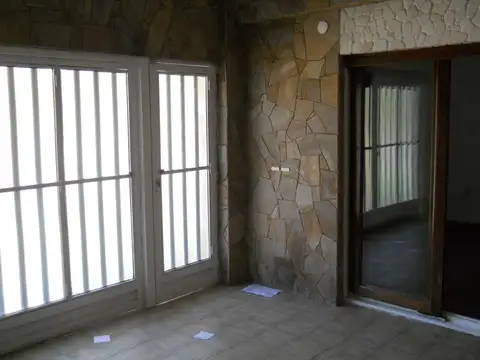 Casa en Alquiler con 1 cochera