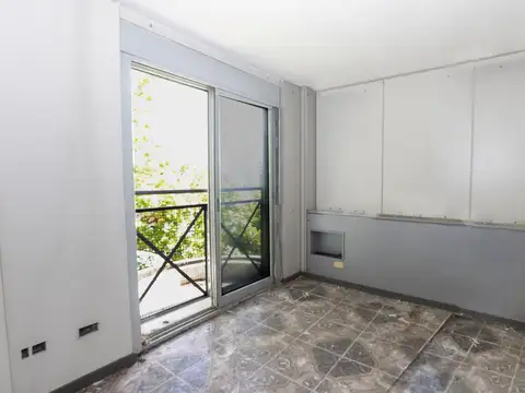 Edificio 5 pisos -16 deptos - pileta cubierta -  cocheras - 1800 m2