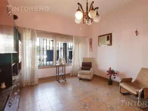 Casa en Villa Luzuriaga 4 ambientes, Apta Crédito, en Excelente Zona