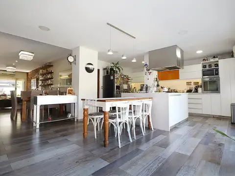 Venta Casa 6 ambientes Villa Luro c/pileta
