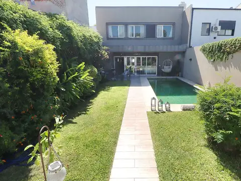 Venta Casa 6 ambientes Villa Luro c/pileta