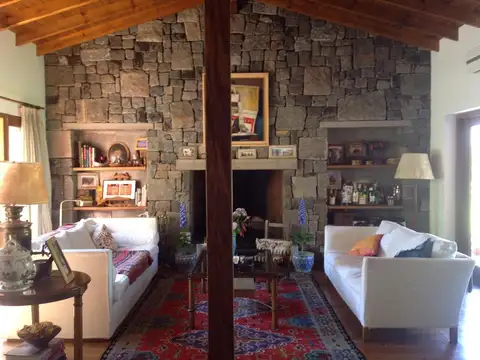 Casa 5 ambientes con 3 baños