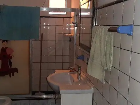 Casa 5 ambientes con 1 baño