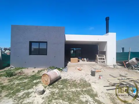 Casa en Venta en Pilar del Este - Santa Lucia, USD 182.000