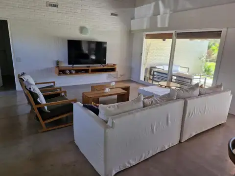 Casa en Alquiler de 3 dormitorios