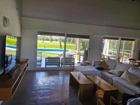 Casa 4 ambientes con 3 baños