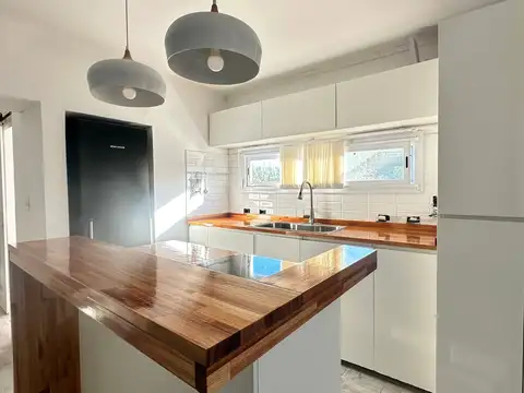 Casa 4 ambientes con 2 baños