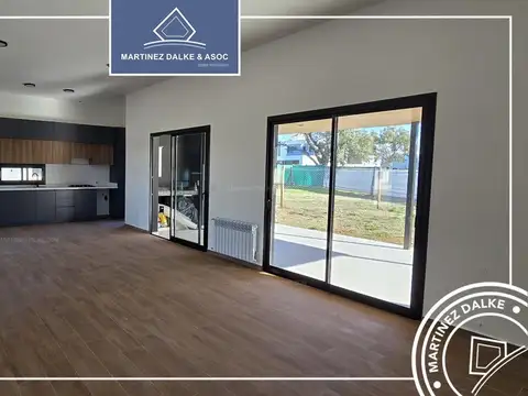 Casa 4 ambientes con 3 baños