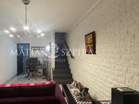 Int.Villegas 2371. Entre Rafael Amato y Dolores Prats