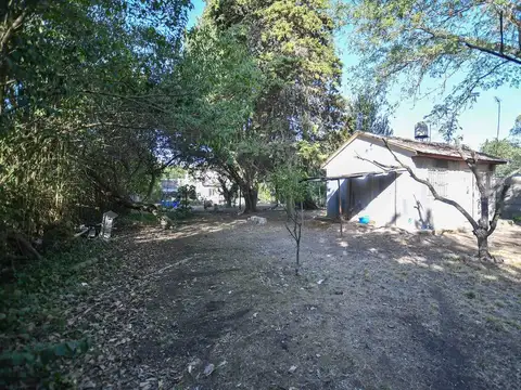 Casa quinta a remodelar con hermoso lote arbolado