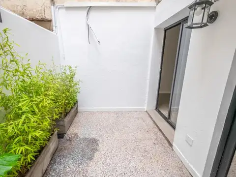 Doctor Rómulo Naón 3900, Piso 0
