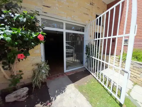 Local / Deposito en alquiler. EXCELENTE UBICACION. 