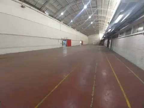 Depósito en Alquiler sobre la Av. Crovara
