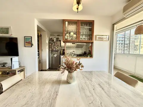 VENTA - DEPARTAMENTO DOS DORMITORIOS CON BALCON AL FRENTE - CENTRO RIO