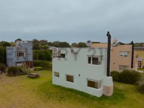 calle 12 y calle 10 , Piso 0