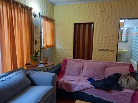 Casa 3 ambientes con 1 baño