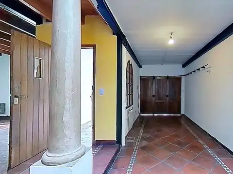 Olivos; Casa 5 amb. 208 m2 cub, lote 160 m2 (Vta c/ Renta)