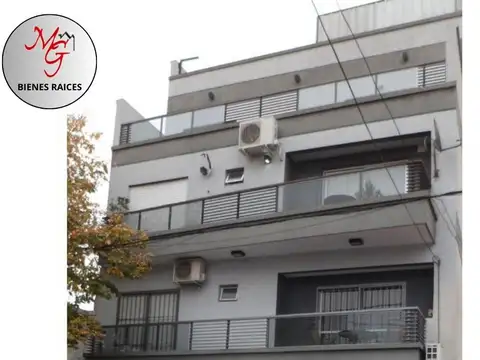 Departamento de 2 Ambientes al Frente con Balcón Aterrazado, Cochera Doble y Amenities
