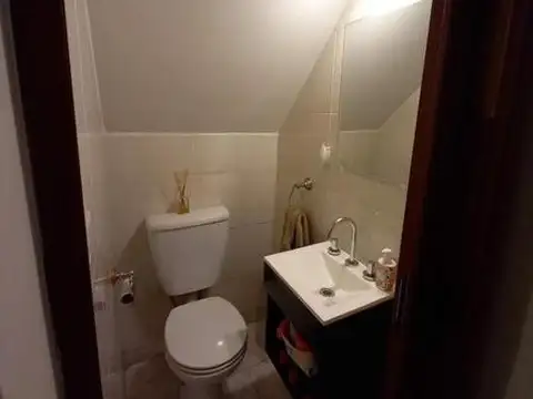 Casa 6 ambientes con 2 baños