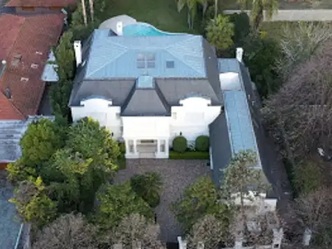 Casa en Venta con 6 cocheras