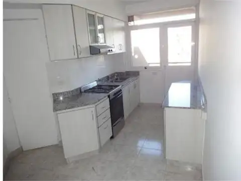 Ramos Mejía, Vicente Lopez 200  - Depto. 4 Amb.